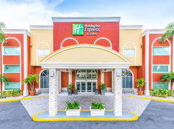 Holiday Inn Express Hotel & Suites Bradenton West, an IHG Hotel