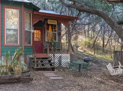 The Victorian Cottage at Creekside Camp & Cabins