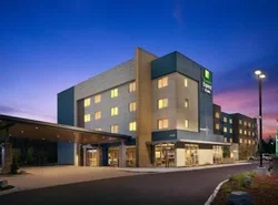 Holiday Inn Express & Suites - Portland Airport - Cascade Stn, an IHG Hotel
