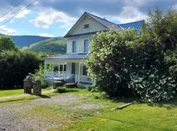 BaseCampWV-Durbin. Spacious 4 bedroom house w/yard