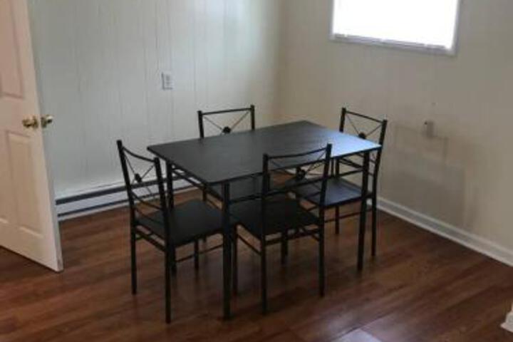 Quaint 3 Bedroom 1.5 Bath House To Yourself!!! - thumb 7