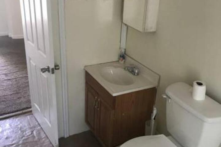 Quaint 3 Bedroom 1.5 Bath House To Yourself!!! - thumb 3