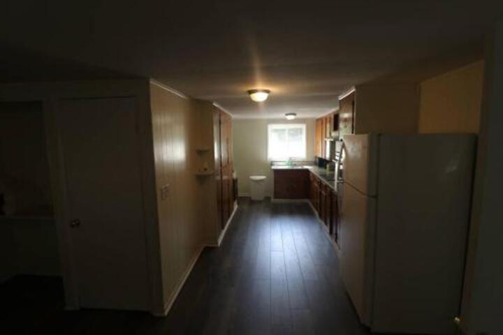 Quaint 3 Bedroom 1.5 Bath House To Yourself!!! - thumb 2