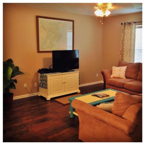Clean & Cozy Savannah House Near Tybee Beaches! - thumb 3