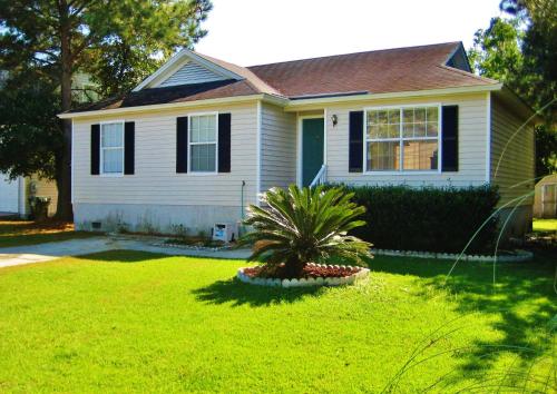 Clean & Cozy Savannah House Near Tybee Beaches! - thumb 0