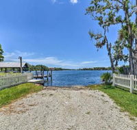 Cozy Riverfront Homosassa Cottage with Boat Slip - Accommodation Houston