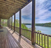 Spacious Cabin on Dale Hollow Lake w / Hot Tub - Accommodation Houston