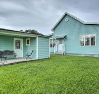Cottage with Porch 3 Min Walk to Bay St. Louis - Accommodation Houston