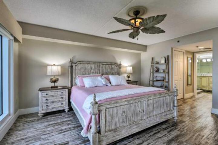 Lavish Beachfront Condo W / Balcony+Pool Access - thumb 2