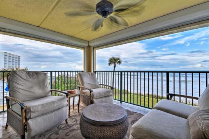 Lavish Beachfront Condo W / Balcony+Pool Access - thumb 1