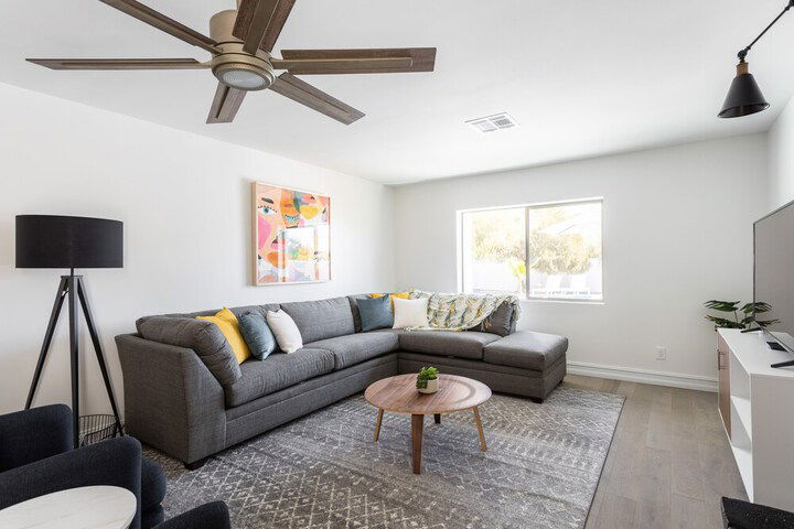 New Listing! Modern 3324 Square Foot Getaway W / Pool 5 Bedroom Home - thumb 7