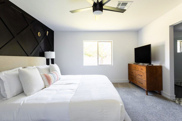 New Listing! Modern 3324 Square Foot Getaway W / Pool 5 Bedroom Home - thumb 3