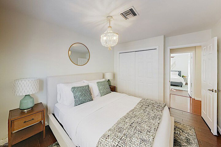 New Listing! Stylish Getaway W / Private Pool 3 Bedroom Home - thumb 7