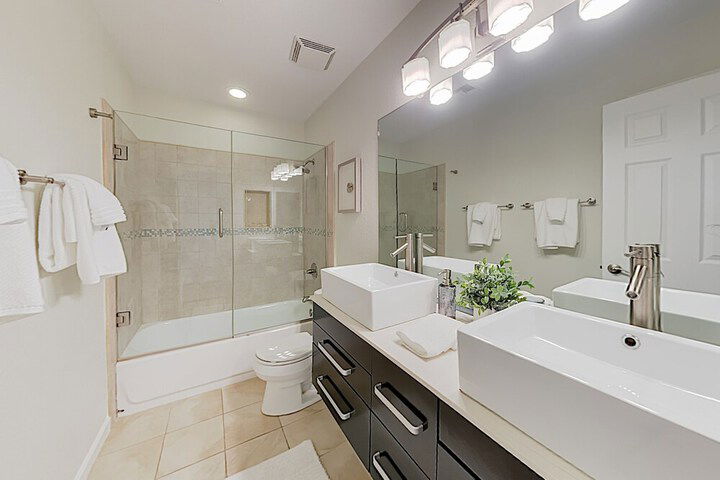 New Listing! Stylish Getaway W / Private Pool 3 Bedroom Home - thumb 4