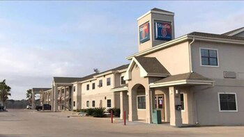 Studio 6 Bay City, TX - thumb 1