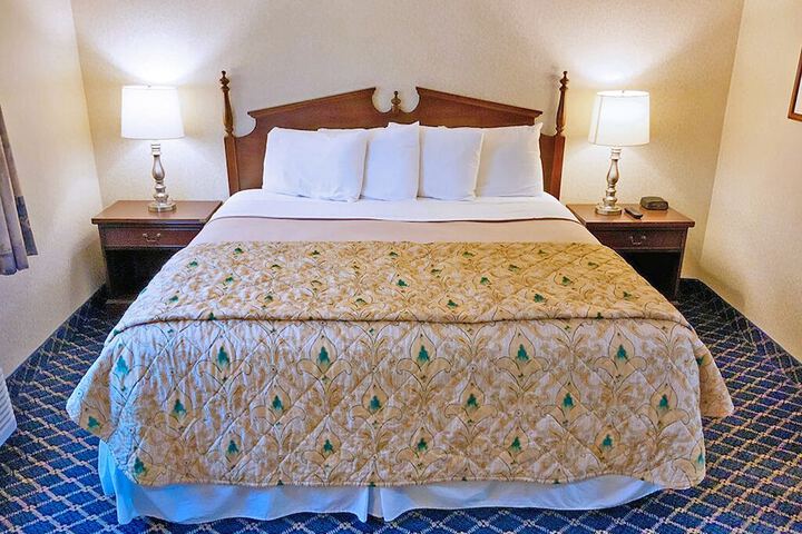 Regency Inn & Suites - thumb 5