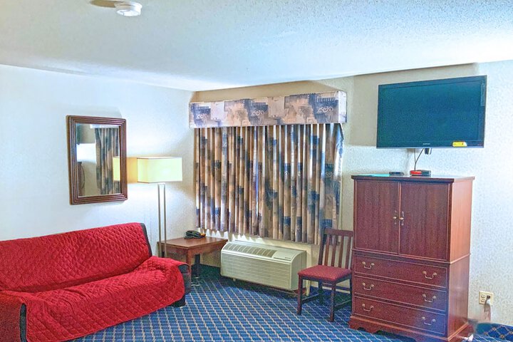 Regency Inn & Suites - thumb 7