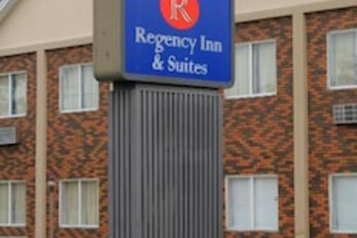 Regency Inn & Suites - thumb 2