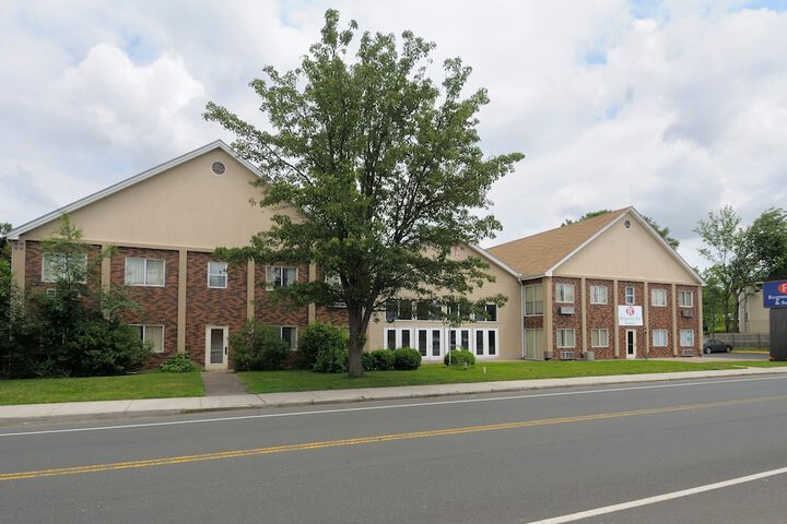 Regency Inn & Suites - thumb 1