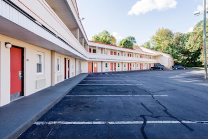 Econo Lodge West Springfield Hwy 5 - thumb 0