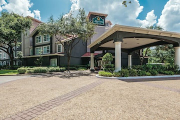 La Quinta Inn & Suites By Wyndham Houston Bush IAH South