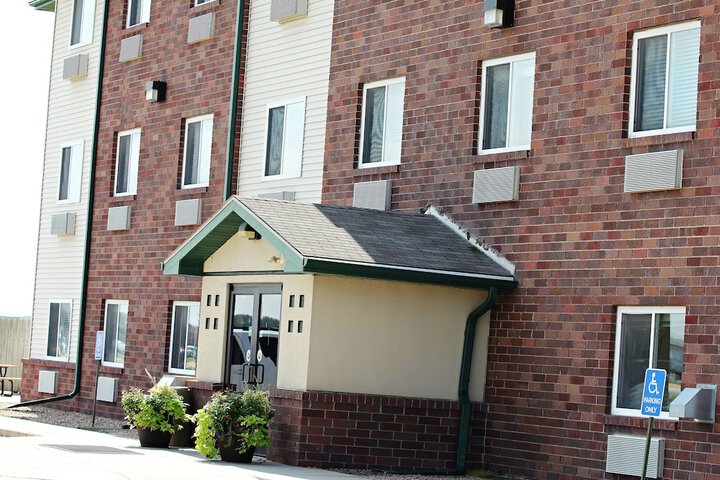 Capri Inn And Suites Of Beatrice - thumb 1