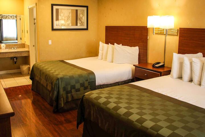 Ambassador Inn Alhambra - thumb 5