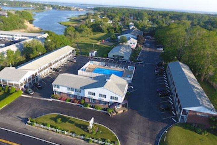 Tidewater Inn - thumb 0