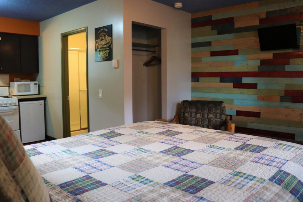 Lone Fir Resort - thumb 2