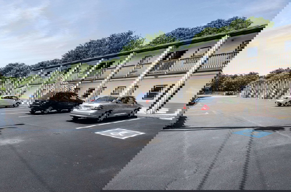 Econo Lodge - thumb 1