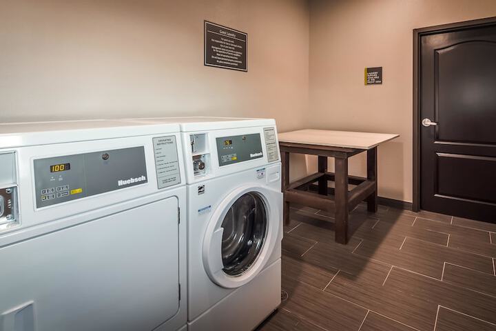 Best Western Plus Bay City Inn & Suites - thumb 1