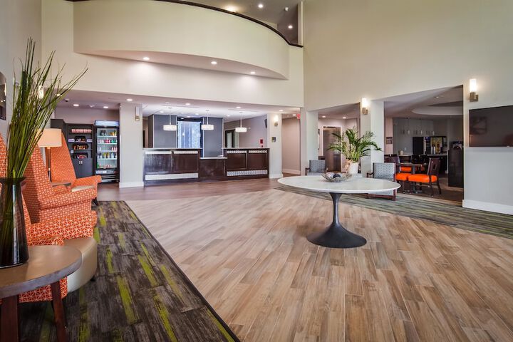 Best Western Plus Bay City Inn & Suites - thumb 2