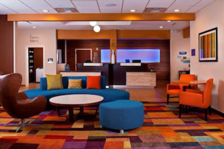 Fairfield Inn & Suites By Marriott Houston Hobby Airport.