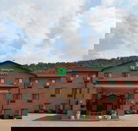 Holiday Inn Exp Chester WV an IHG Hotel - Accommodation Houston