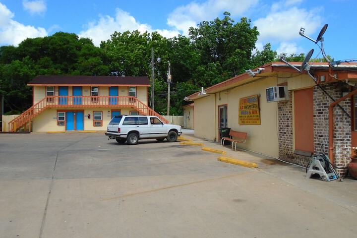 Town House Motel - thumb 5