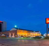 Ramada by Wyndham Topeka Downtown Hotel  Convention Center - Accommodation Houston