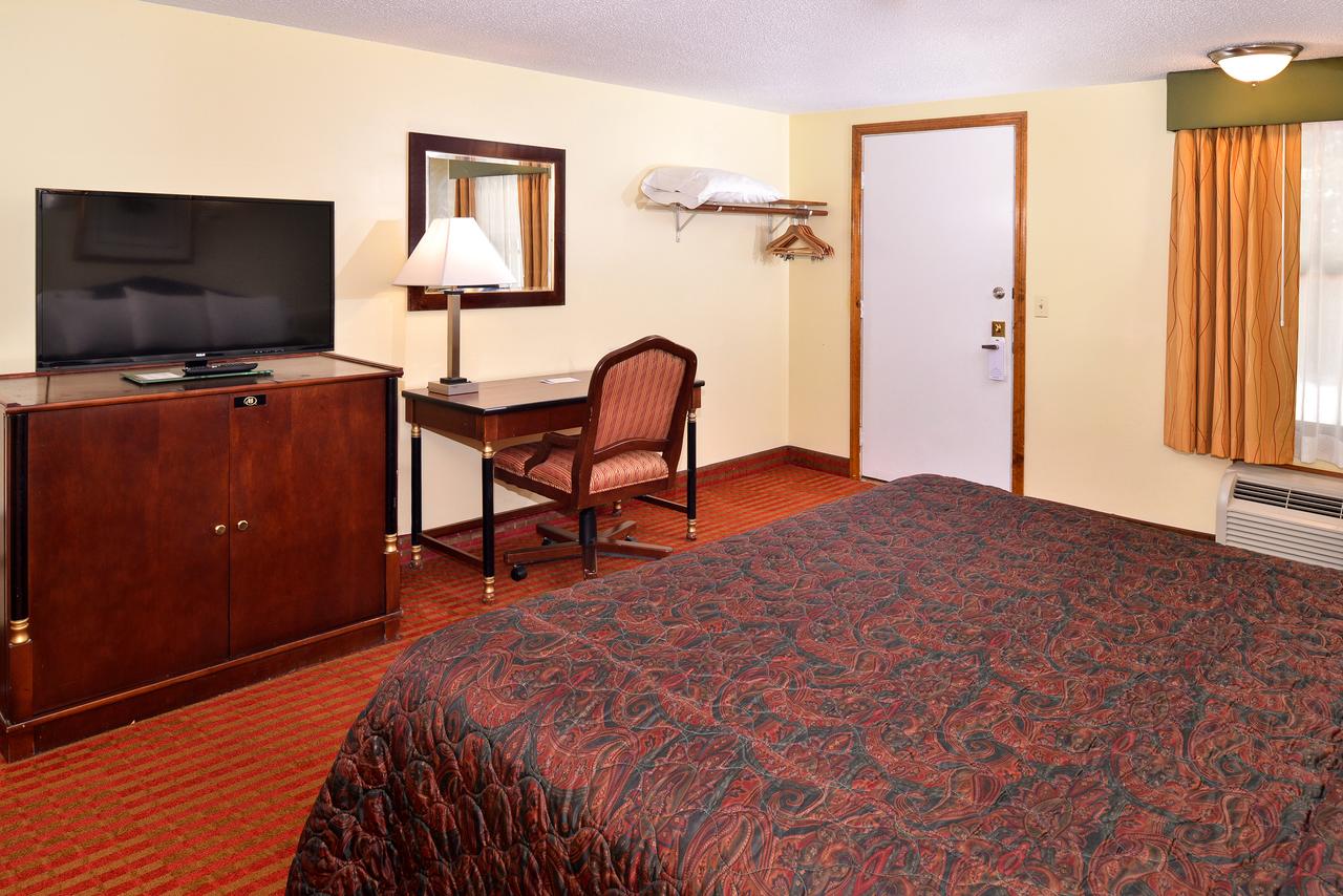 Captains Quarters Motel & Conference Center - thumb 9