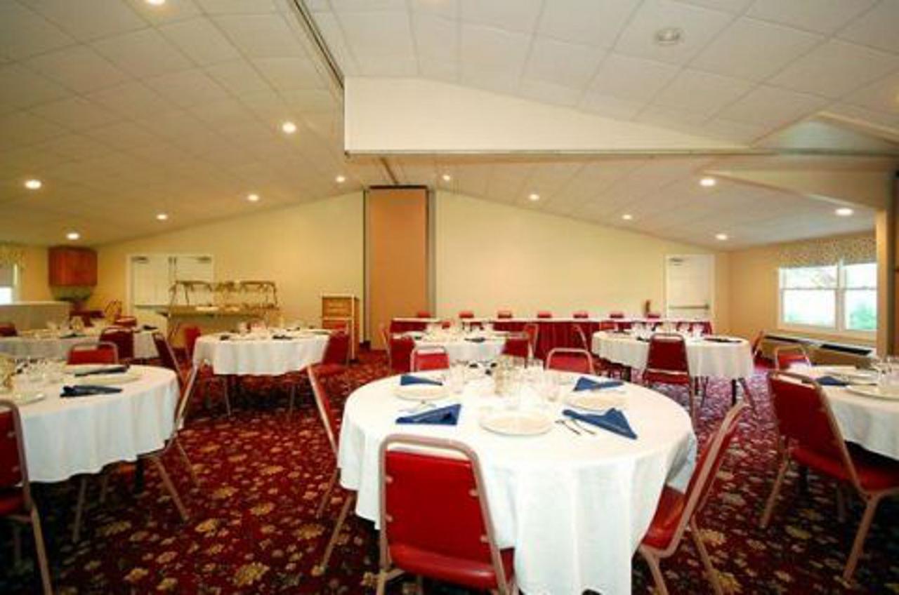 Captains Quarters Motel & Conference Center - thumb 21