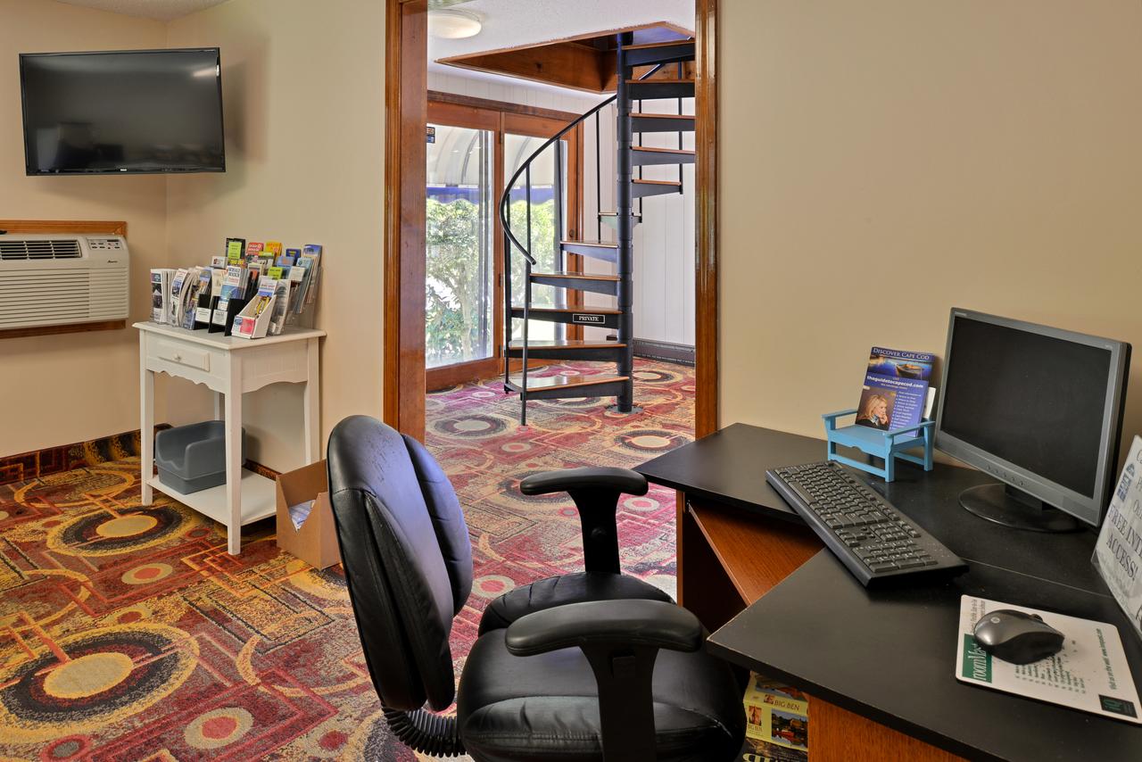 Captains Quarters Motel & Conference Center - thumb 15