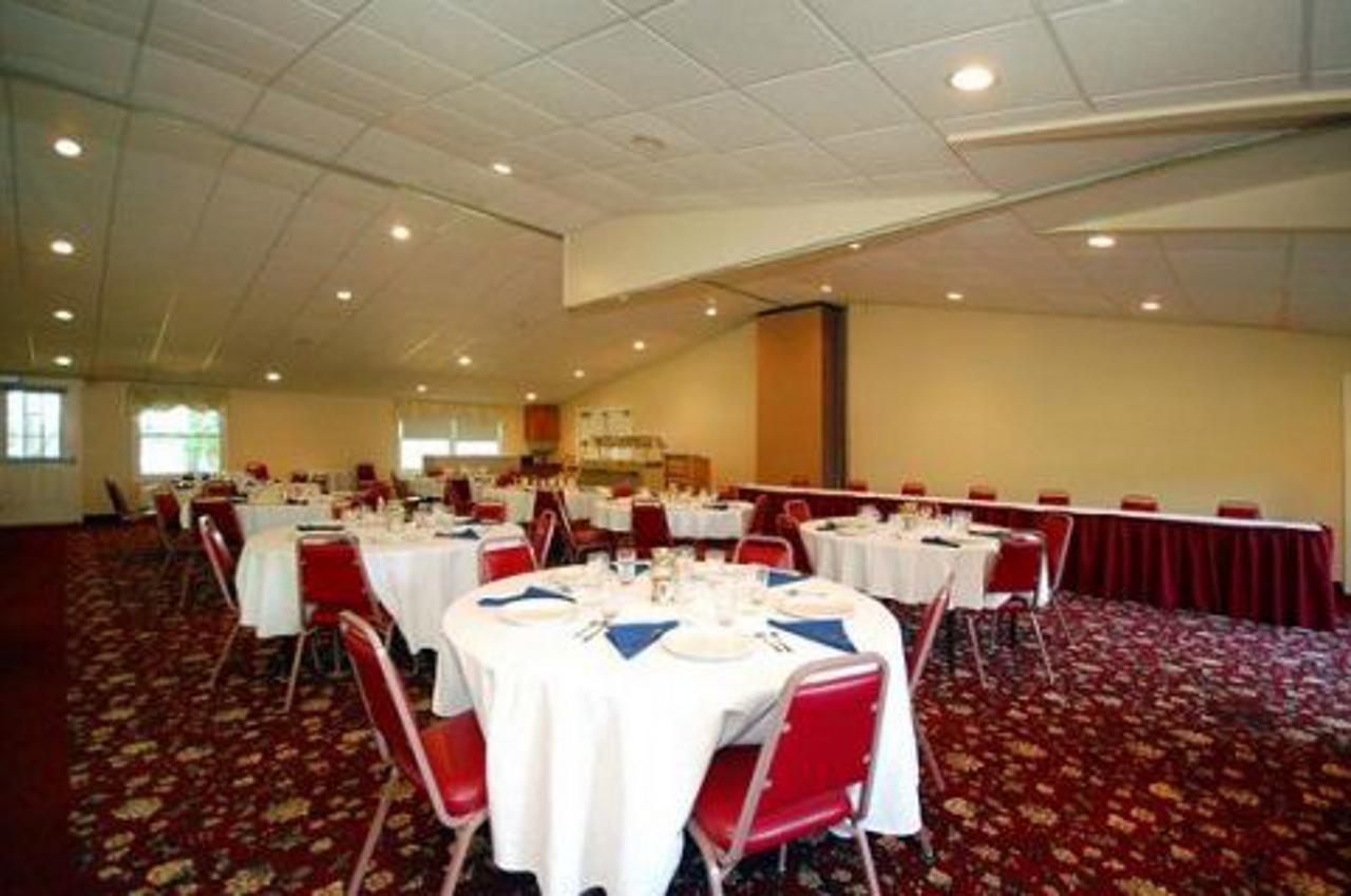 Captains Quarters Motel & Conference Center - thumb 22