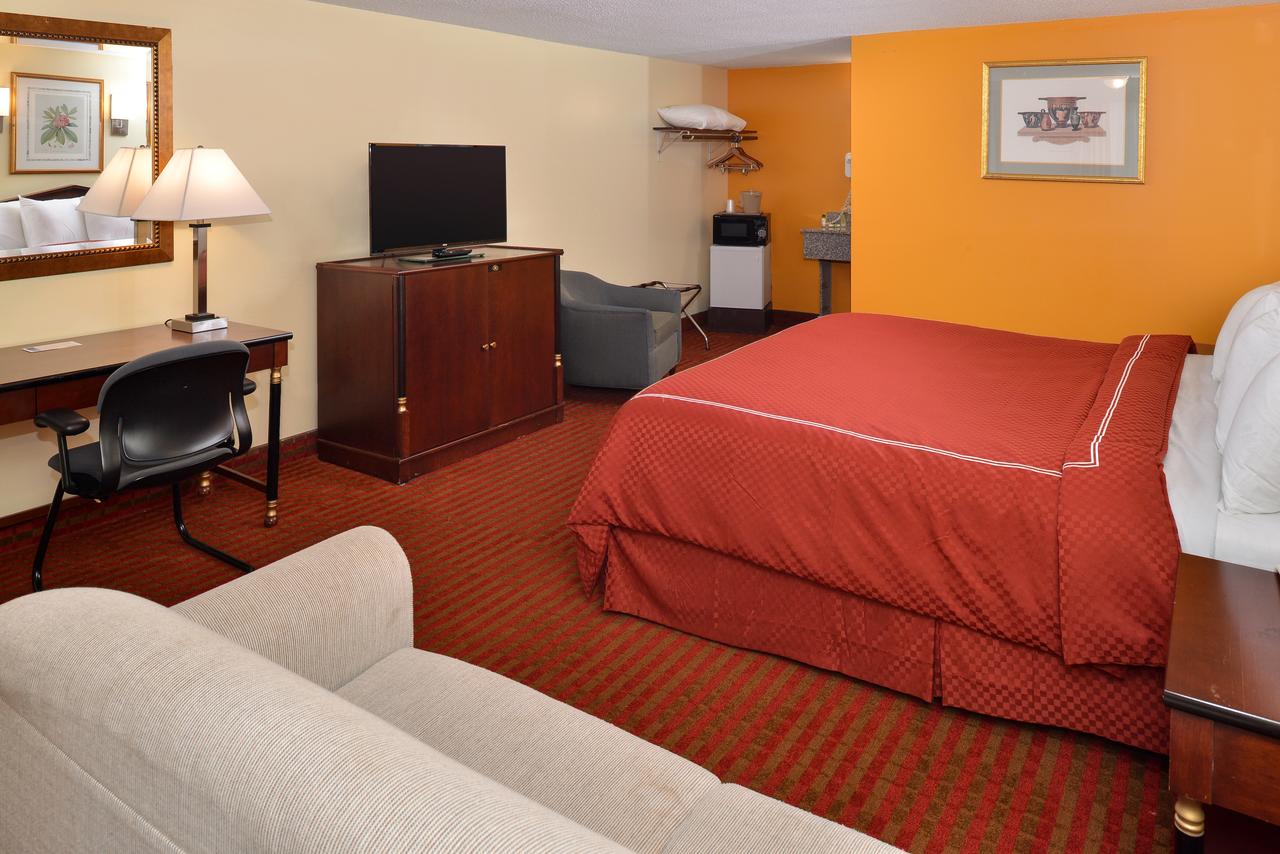 Captains Quarters Motel & Conference Center - thumb 8