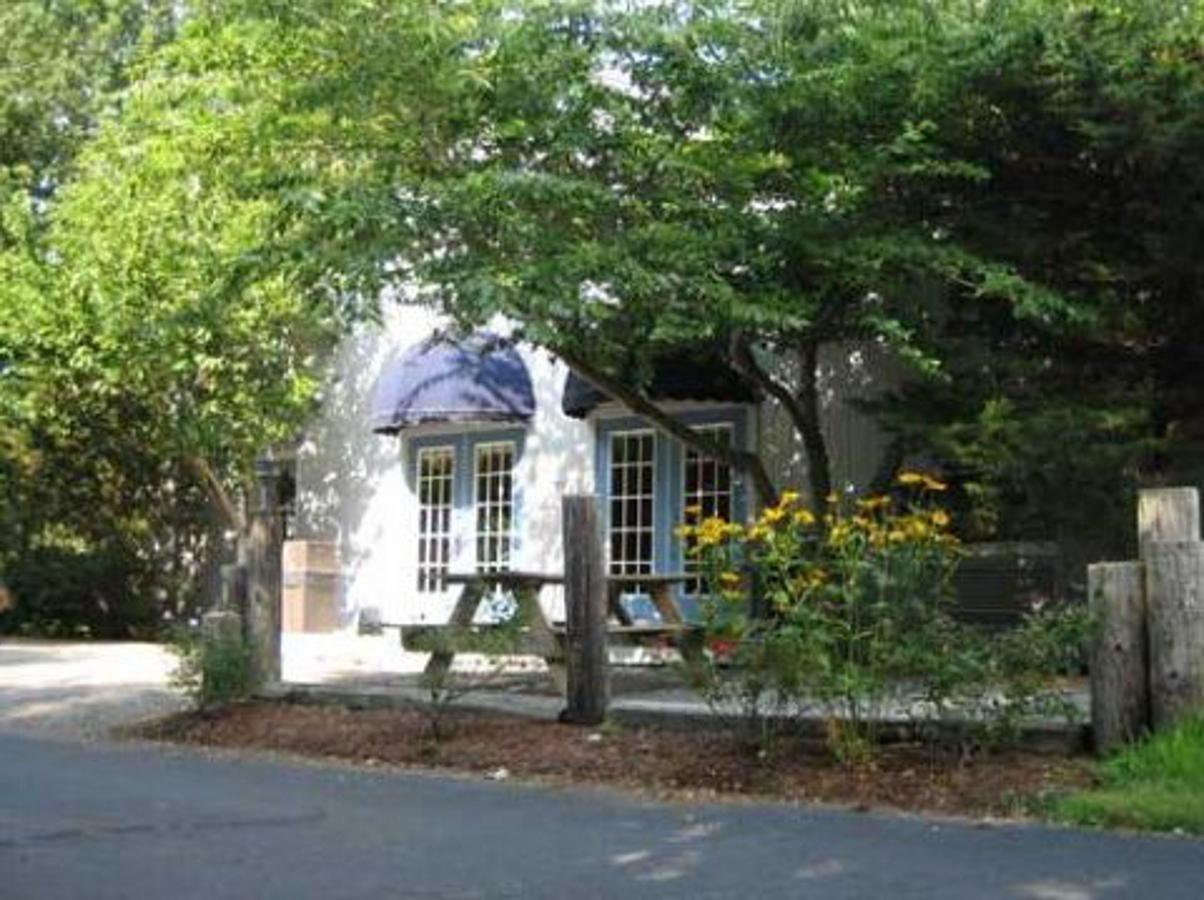 Captains Quarters Motel & Conference Center - thumb 2