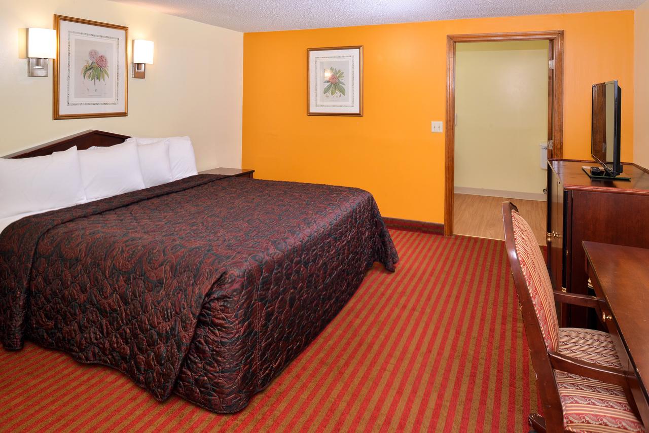 Captains Quarters Motel & Conference Center - thumb 26