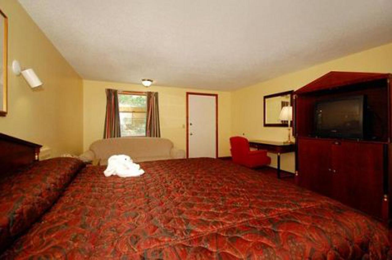 Captains Quarters Motel & Conference Center - thumb 20