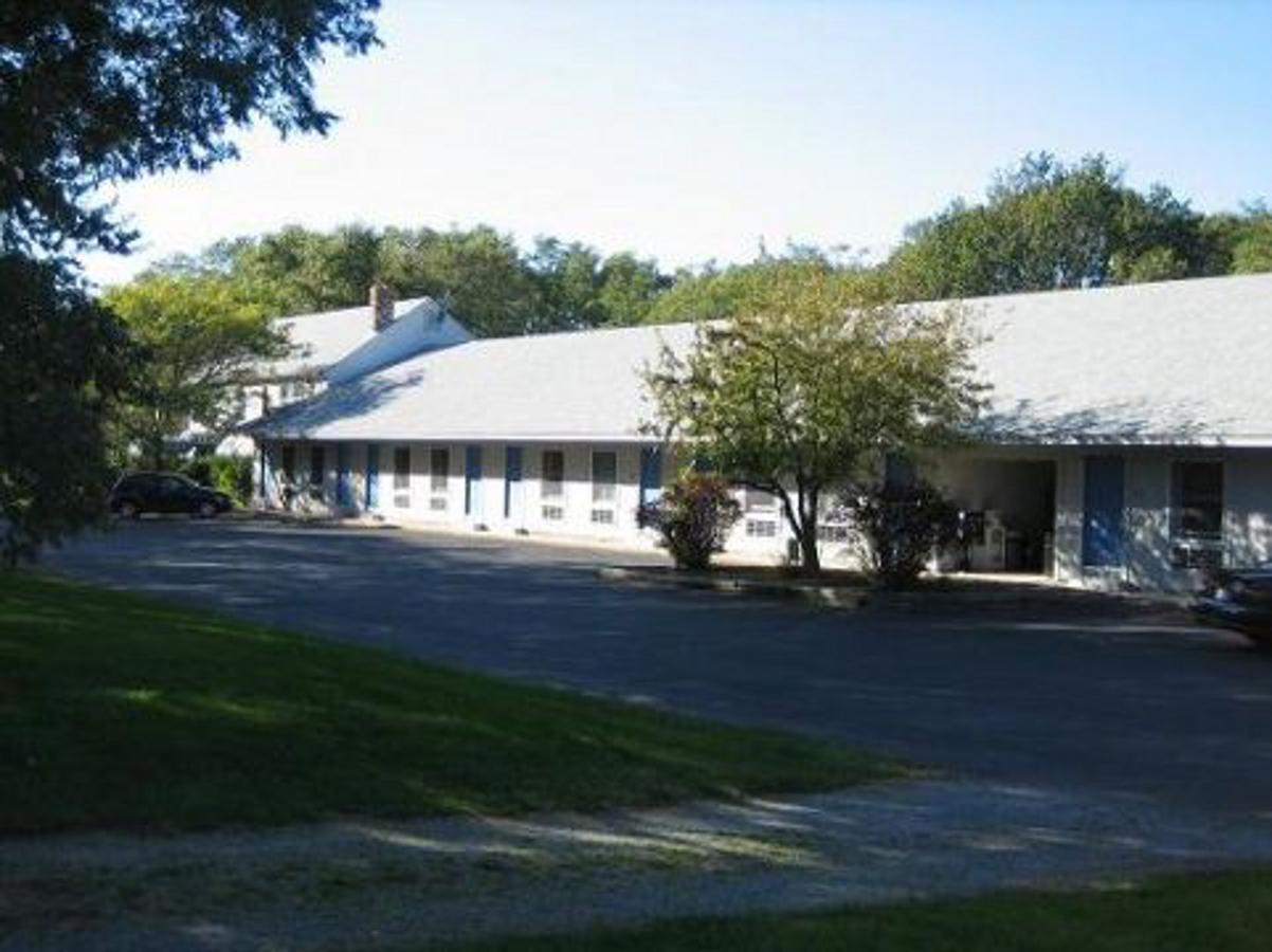 Captains Quarters Motel & Conference Center - thumb 17