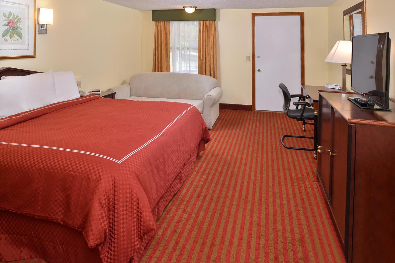 Captains Quarters Motel & Conference Center - thumb 7