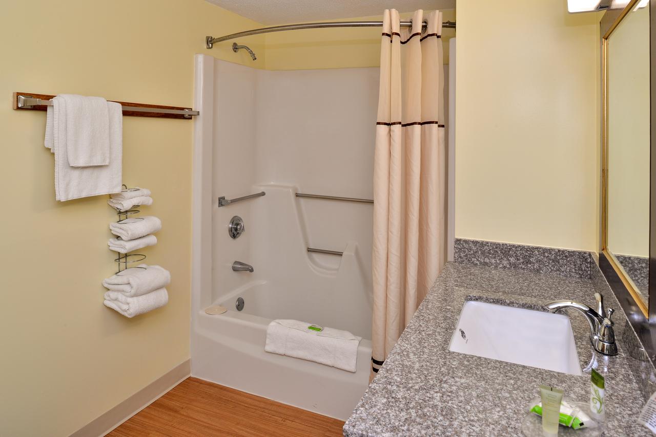 Captains Quarters Motel & Conference Center - thumb 24