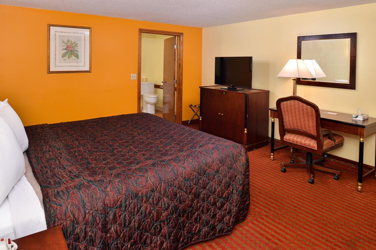 Captains Quarters Motel & Conference Center - thumb 27