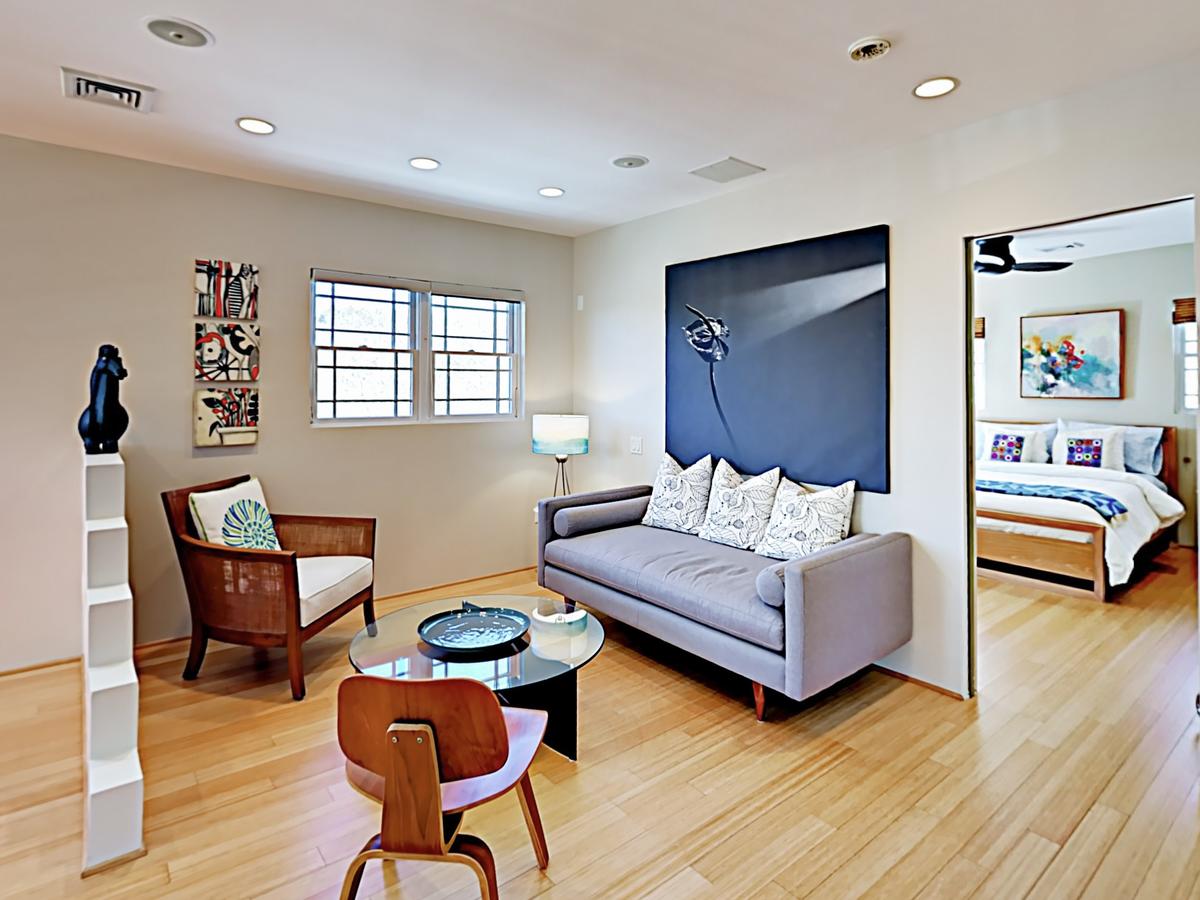 Iconic West End Home Home - thumb 4