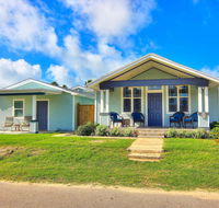 Walk to Beach From Outstanding Classic Residence - Accommodation Houston